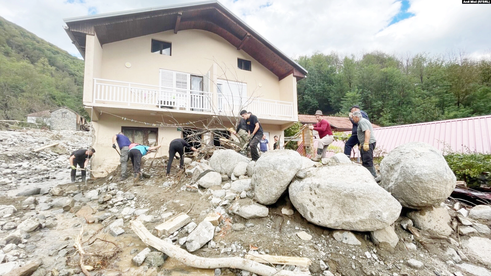 JABLANICA ZAVIJENA U CRNO Desetine mrtvih, šteta u milijardama maraka